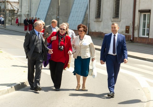 Przemarsz uczestników Jubileuszu Szkoły